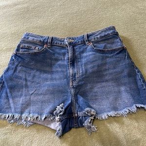 Women's Divided H & M shorts